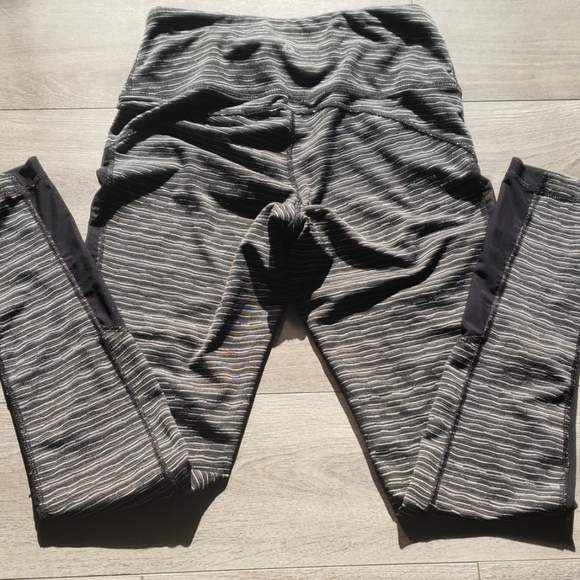 90 Degree yoga workout leggings - Picture 3 of 8